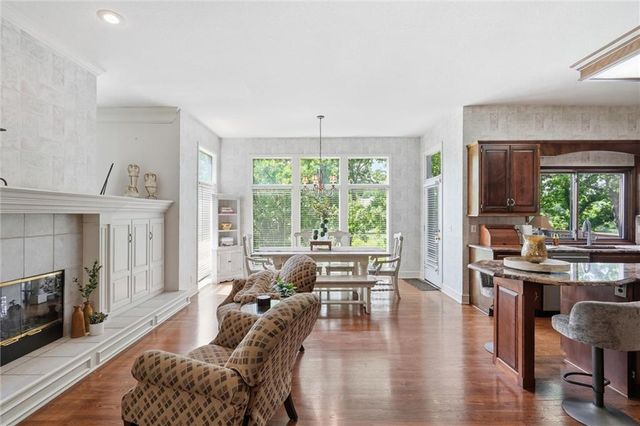 5634 Cottonwood Drive, Shawnee, KS 66216