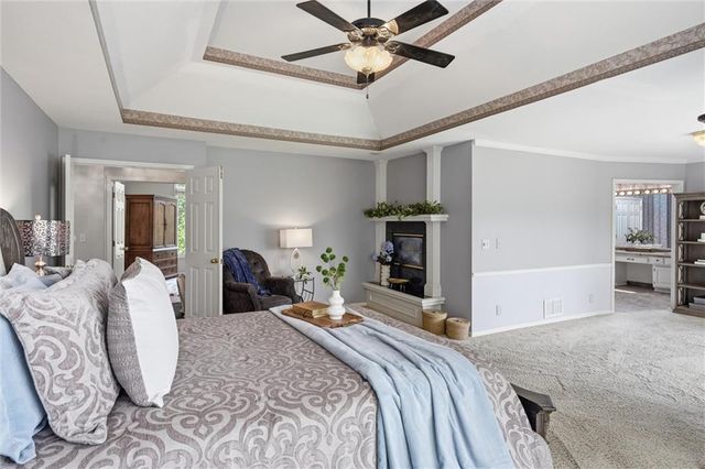 5634 Cottonwood Drive, Shawnee, KS 66216