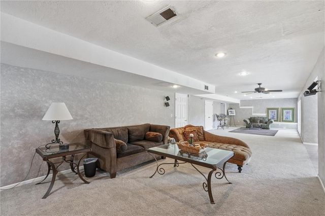 5634 Cottonwood Drive, Shawnee, KS 66216