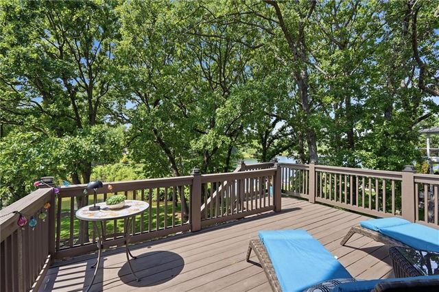 5634 Cottonwood Drive, Shawnee, KS 66216