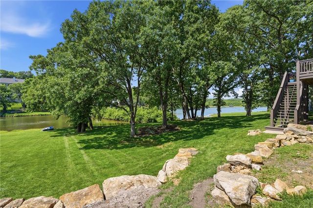 5634 Cottonwood Drive, Shawnee, KS 66216