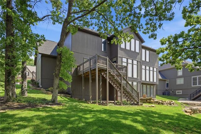 5634 Cottonwood Drive, Shawnee, KS 66216