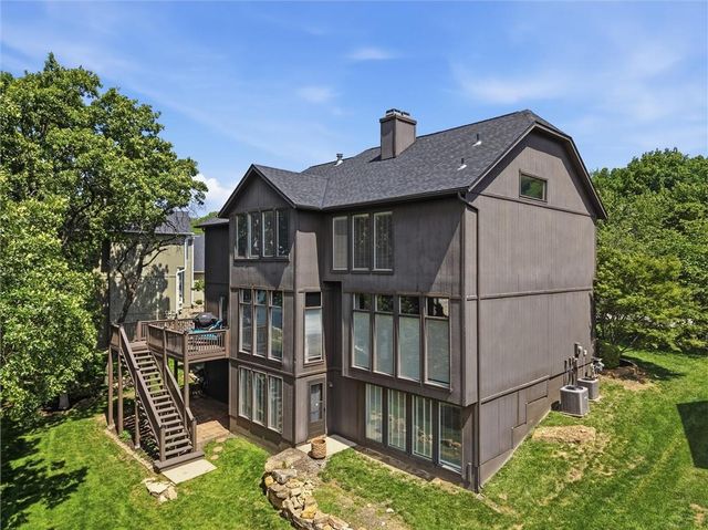 5634 Cottonwood Drive, Shawnee, KS 66216