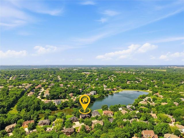 5634 Cottonwood Drive, Shawnee, KS 66216