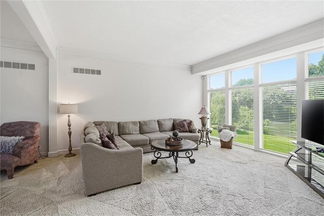 5634 Cottonwood Drive, Shawnee, KS 66216