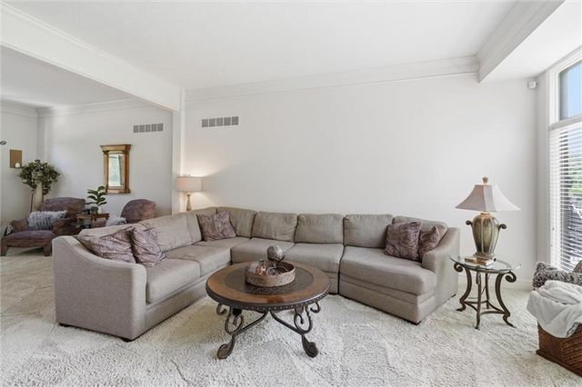 5634 Cottonwood Drive, Shawnee, KS 66216