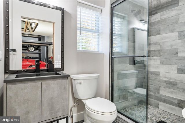 7677 BUSH AVE, Pasadena, MD 21122