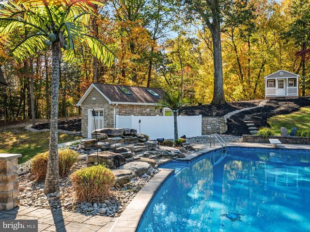 7677 BUSH AVE, Pasadena, MD 21122