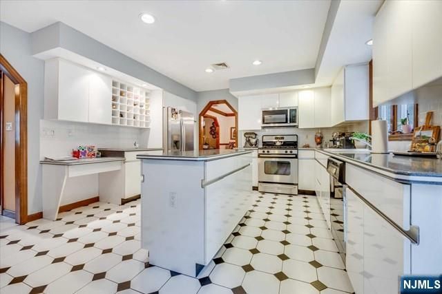 64 Roosevelt Avenue, North Haledon, NJ 07508