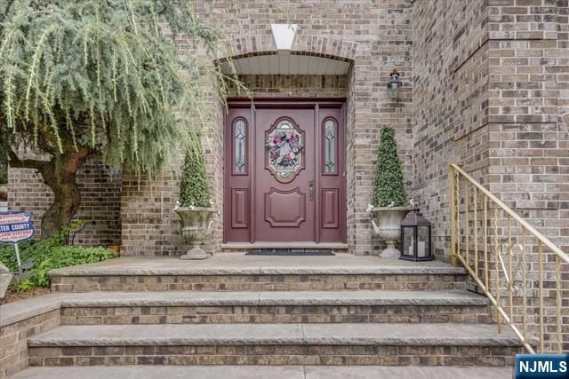 64 Roosevelt Avenue, North Haledon, NJ 07508