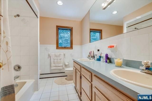 64 Roosevelt Avenue, North Haledon, NJ 07508