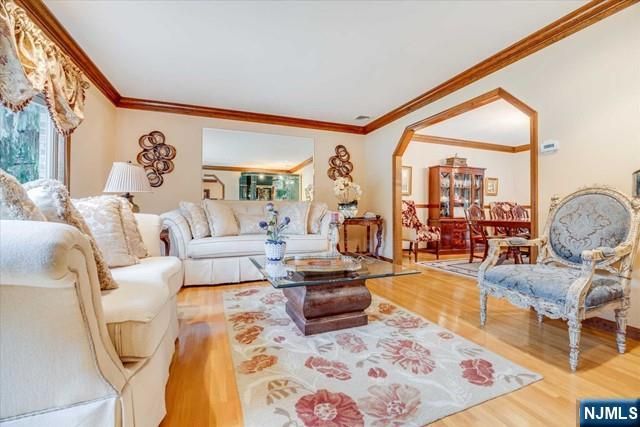 64 Roosevelt Avenue, North Haledon, NJ 07508