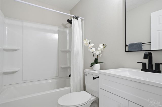 5 Whitehead Dr, Pensacola, FL 32503