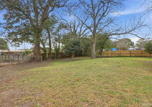 5 Whitehead Dr, Pensacola, FL 32503