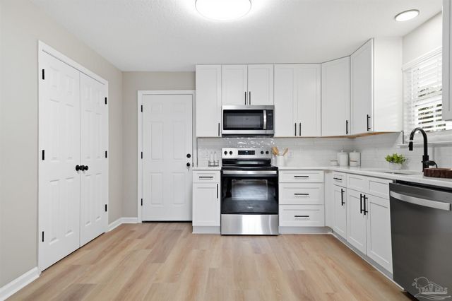 5 Whitehead Dr, Pensacola, FL 32503