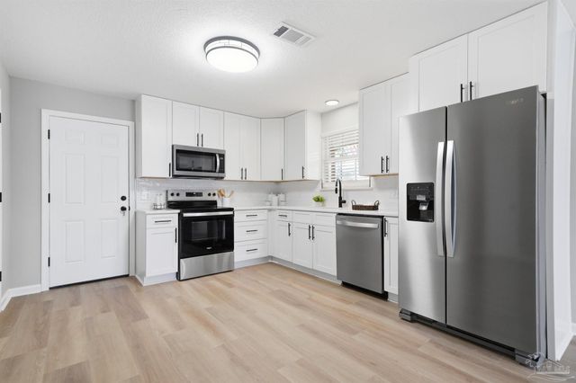 5 Whitehead Dr, Pensacola, FL 32503