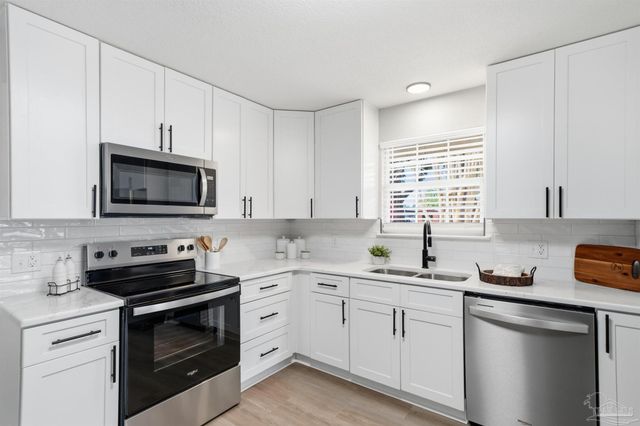 5 Whitehead Dr, Pensacola, FL 32503