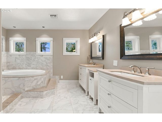 16294 PARKER Rd, Lake Oswego, OR 97035