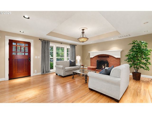 16294 PARKER Rd, Lake Oswego, OR 97035