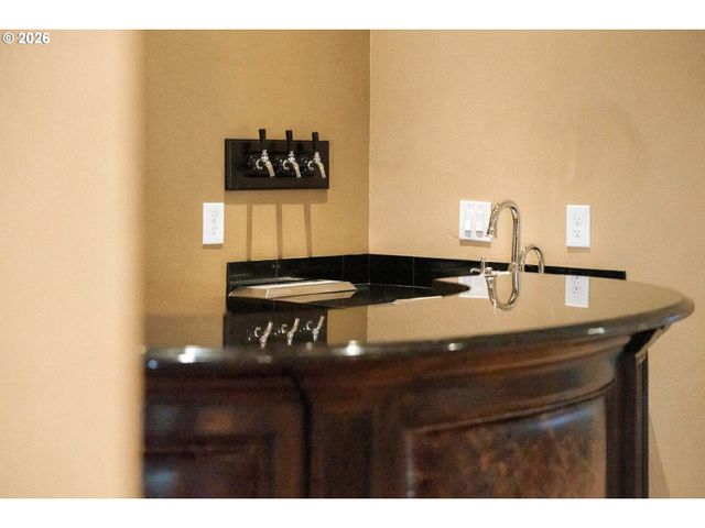 16294 PARKER Rd, Lake Oswego, OR 97035