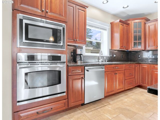 16294 PARKER Rd, Lake Oswego, OR 97035