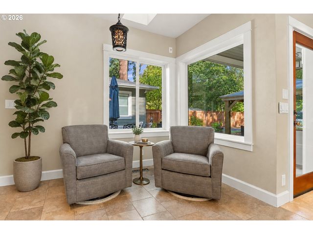 16294 PARKER Rd, Lake Oswego, OR 97035
