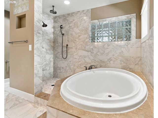 16294 PARKER Rd, Lake Oswego, OR 97035