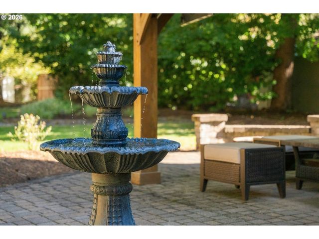 16294 PARKER Rd, Lake Oswego, OR 97035