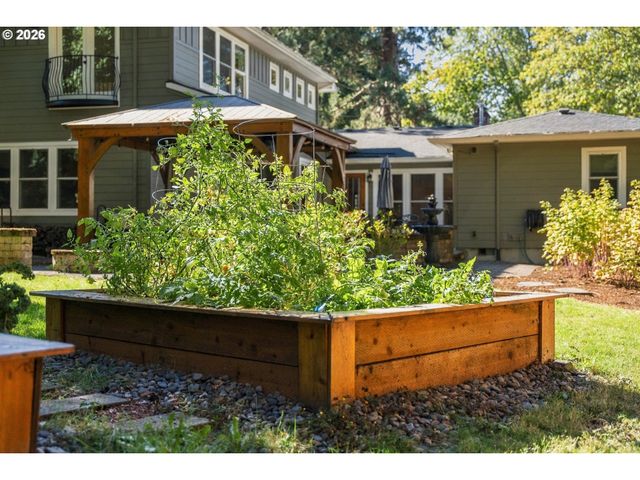 16294 PARKER Rd, Lake Oswego, OR 97035