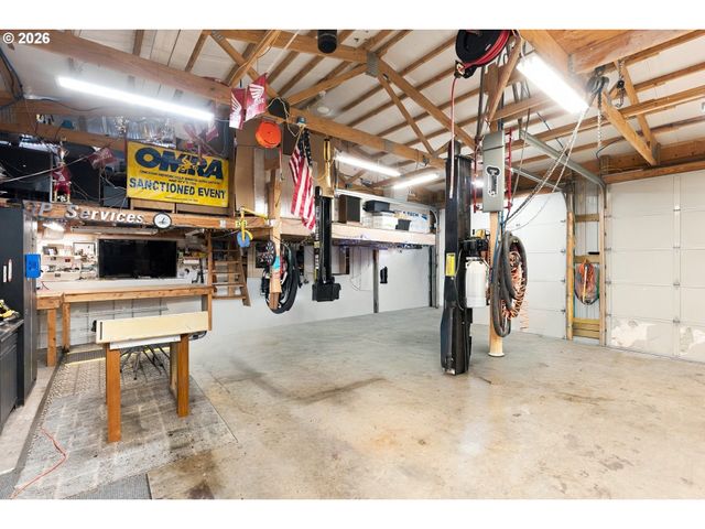 16294 PARKER Rd, Lake Oswego, OR 97035