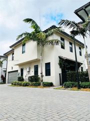 8253 NW 47th Ln, Doral, FL 33166