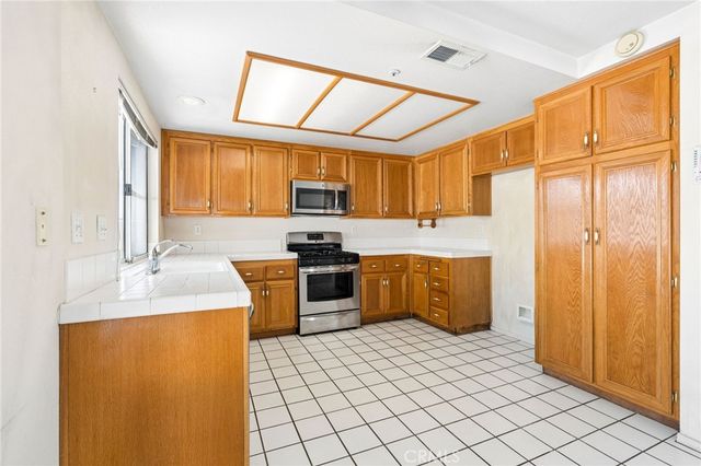 6613 Blanchard, Fontana, CA 92336