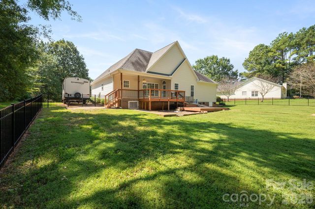 136 Gibralter Point Road, Dallas, NC 28034