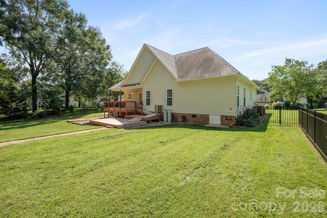 136 Gibralter Point Road, Dallas, NC 28034