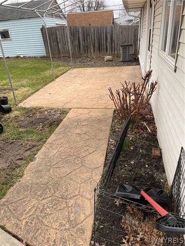 121 East Somerset Avenue, Tonawanda, NY 14150