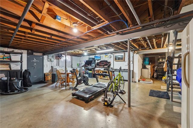 2691 Harlansburg Rd, Scott Twp, PA 16101