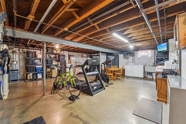 2691 Harlansburg Rd, Scott Twp, PA 16101