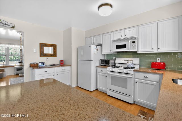 11 Moss Haven Way, Howell, NJ 07731