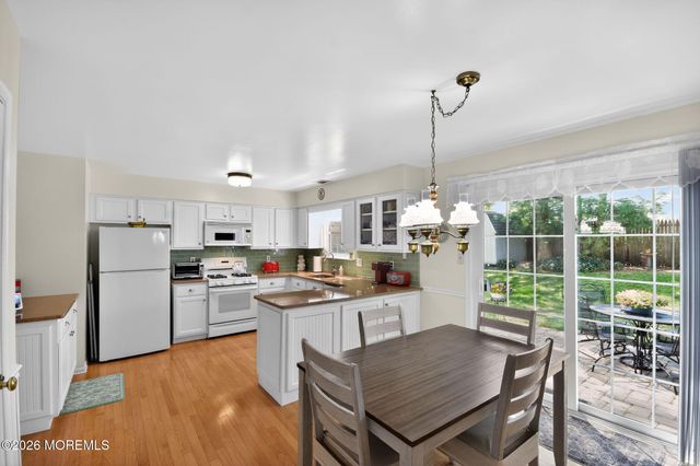 11 Moss Haven Way, Howell, NJ 07731