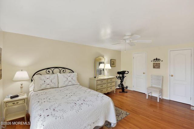 11 Moss Haven Way, Howell, NJ 07731