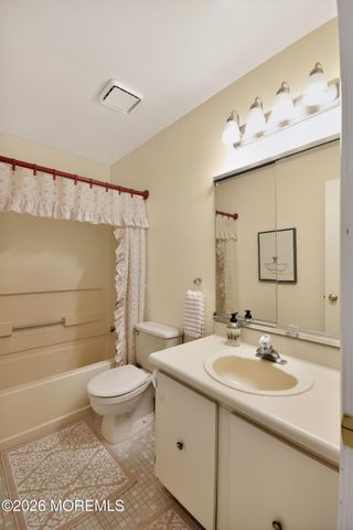 11 Moss Haven Way, Howell, NJ 07731