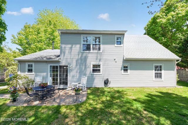 11 Moss Haven Way, Howell, NJ 07731