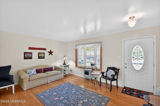 11 Moss Haven Way, Howell, NJ 07731