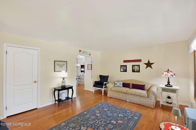 11 Moss Haven Way, Howell, NJ 07731