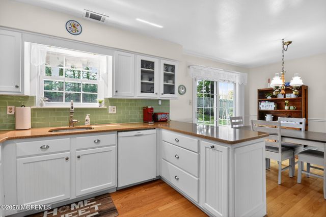 11 Moss Haven Way, Howell, NJ 07731