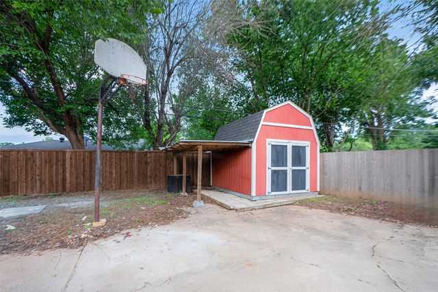 1716 Cynthia Lane, Hurst, TX 76054