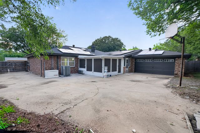 1716 Cynthia Lane, Hurst, TX 76054
