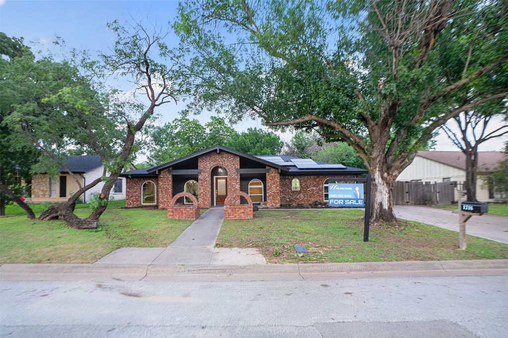 1716 Cynthia Lane, Hurst, TX 76054