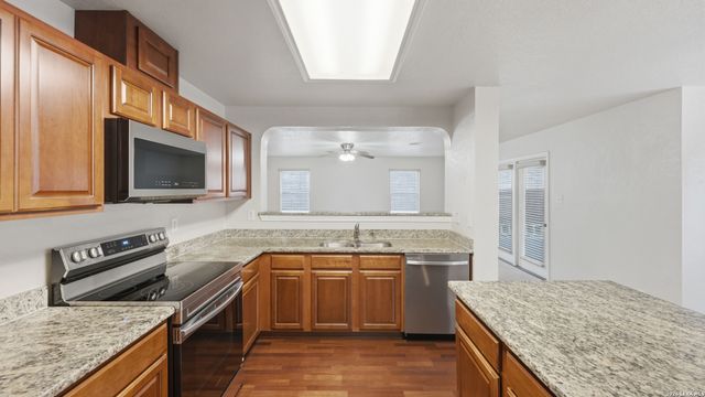 11004 Forest Pass, Live Oak, TX 78233