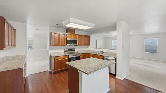 11004 Forest Pass, Live Oak, TX 78233